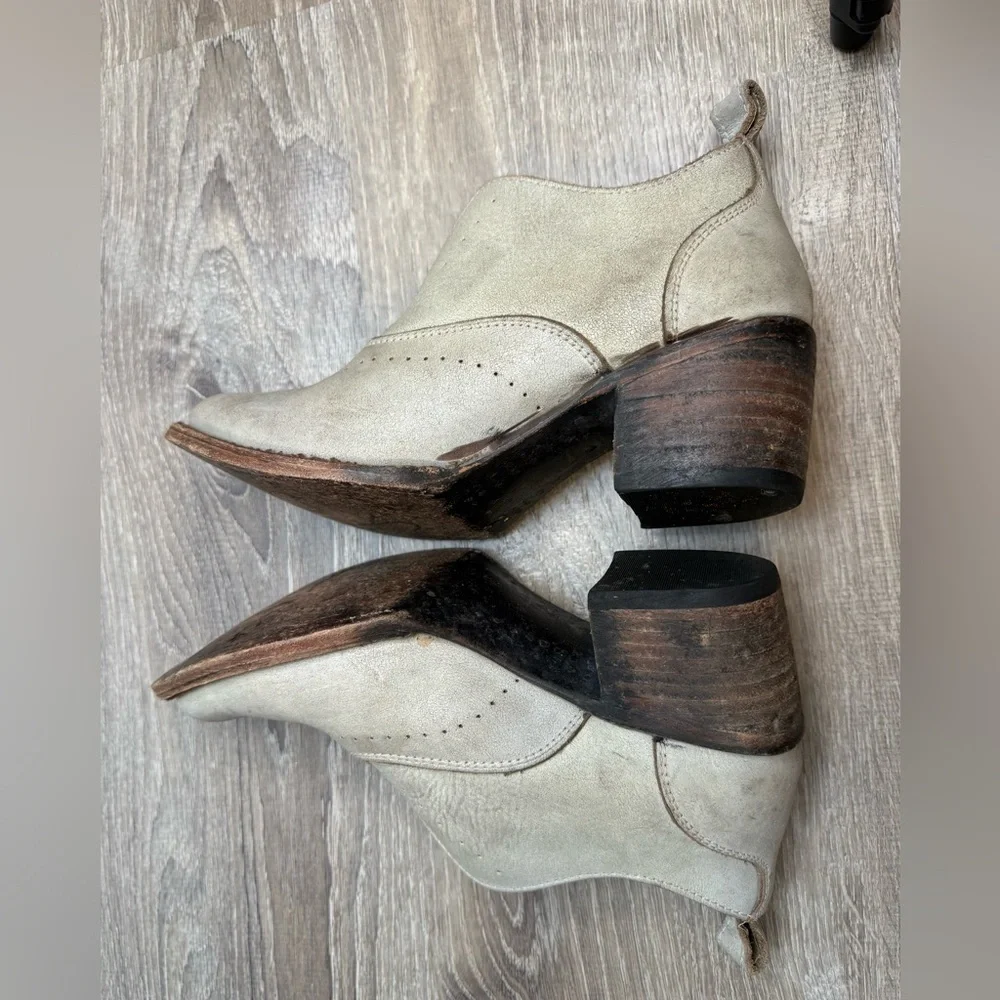FREEBIRD Sadie Ankle Bootie Size 7